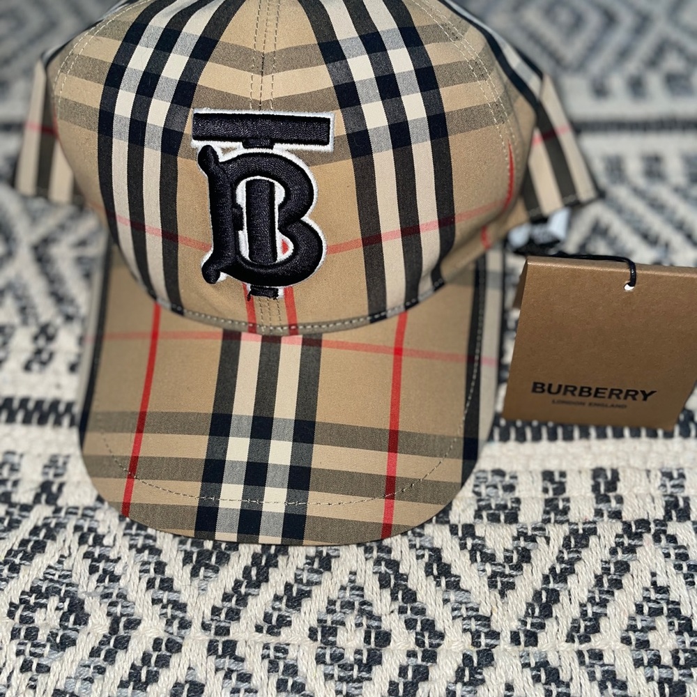 Burberry fitted hat